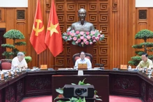 [Foto] Premier vietnamita preside reunión de la jefatura del Gobierno sobre soluciones comerciales con EE. UU.