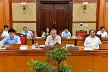 [Foto] Máximo dirigente vietnamita preside reunión del Buró Político sobre Proyecto para convertir a Hue en ciudad de primer nivel 