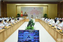 Minh Chinh y los viceprimeros ministros Le Minh Khai y Tran Luu Quang presiden la Conferencia.