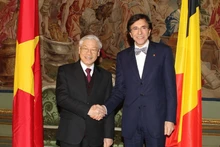El secretario general del Partido Comunista de Vietnam, Nguyen Phu Trong, y el primer ministro belga, Elio Di Rupo, en su visita al país europeo en enero de 2013. (Foto: VNA)