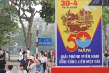 Pancartas para celebrar el 50 aniversario de la Liberación del Sur y la Reunificación Nacional (Foto: VNA)
