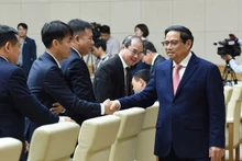El primer ministro de Vietnam, Pham Minh Chinh, y los jefes de misiones diplomáticas en el extranjero.