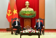 El secretario general del Comité Central del Partido Comunista de Vietnam, To Lam, recibió en Hanói al embajador de Francia en el país, Olivier Brochet. (Foto: Nhan Dan)