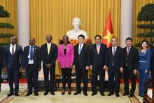 [Foto] Presidente vietnamita recibe a ministra de Defensa de Kenia