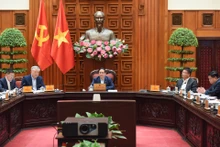 [Foto] Premier vietnamita preside reunión sobre imposición de aranceles recíprocos de Estados Unidos a productos vietnamitas