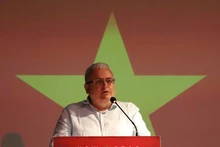 El jefe de la Comisión de Asuntos Exteriores del Partido Comunista de Grecia, Seretakis Nikos, interviene en el acto. (Foto: Embajada de Vietnam en Grecia)