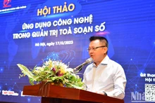 Le Quoc Minh, presidente-editor del periódico Nhan Dan (Pueblo), subjefe de la Comisión de Comunicación y Educación del Partido y presidente de la Asociación de Periodistas de Vietnam, habla en el acto.