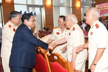 El premier vietnamita, Pham Minh Chinh, y los delegados en el evento.