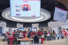 [Foto] Estudiantes de Academia de Correos y Telecomunicaciones visitan sede del periódico Nhan Dan