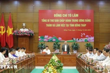 El secretario general del Partido Comunista de Vietnam, To Lam preside la reunión.