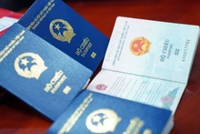 El nuevo pasaporte con chip de Vietnam (Foto: VNA)