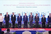 El primer ministro vietnamita, Pham Minh Chinh, y los jefes de las delegaciones participantes en la 41 Cumbre de la Asean (Foto: VNA)