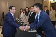 El primer ministro de Vietnam, Pham Minh Chinh, se reúne con miembros de VietTech Nz. (Foto: VNA)