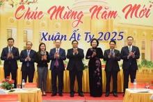 [Foto] Premier vietnamita felicita al sector bancario por el Año Nuevo Lunar