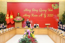 El secretario general del Partido To Lam (izquierda) y el primer ministro Pham Minh Chinh en la cita (Foto: baochinhphu.vn)