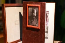Portada del libro “Una persona, un camino y una historia: HO CHI MINH – CARTA A ESTADOS UNIDOS”.