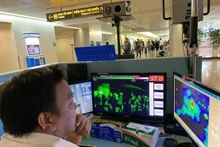 El Ministerio de Salud de Vietnam recomienda fortalecer la vigilancia de enfermedades en la comunidad y en las puertas fronterizas del país. (Foto: thanhnien.vn)