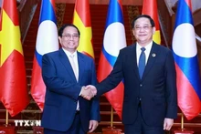 El primer ministro Pham Minh Chinh se reunió con su homólogo de Laos y presidente de la ASEAN 2024, Sonexay Siphandone, en ocasión de las cumbres de la Asean en Vientiane en octubre en Vientián. (Foto: VNA)