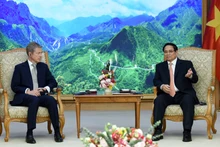 [Foto] Premier vietnamita recibe a fundador y presidente de la empresa de inversión Berggruen Holdings e Instituto Berggruen (Estados Unidos)