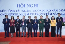 [Foto] Premier vietnamita asiste a conferencia para desplegar tareas del sector de relaciones exteriores en 2025