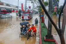 Evacuan a pobladores ante las inundaciones causadas por el tifón Yagi en Filipinas (Foto: Xinhua/VNA)