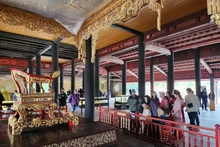 Los turistas visitan la Ciudadela Imperial de Hue (Foto: VNA)