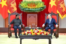 El secretario general del Partido Comunista de Vietnam, To Lam, y el presidente de Sri Lanka, Anura Kumara Dissanayaka (Foto: Nhan Dan)