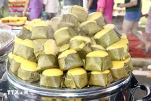 En el Festival se vende un pastel típico de An Giang elaborado con palma de palmira, (Foto: VNA)
