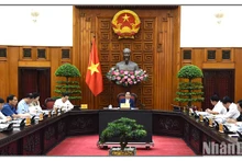 El primer ministro vietnamita, Pham Minh Chinh, preside la primera reunión del Comité directivo para resumir 20 años de implementación del modelo de estructura organizacional del Gobierno. 