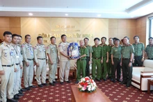 El mayor general Sui Bun Hieng agradece al Departamento de Seguridad Pública de la provincia fronteriza vietnamita de Tay Ninh. (Foto: cand.com.vn)