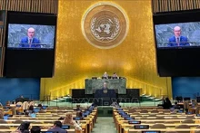 El ministro consejero Nguyen Hoang Nguyen, jefe de la misión permanente de Vietnam ante la Organización de las Naciones Unidas, habla en el evento. (Foto: VNA)