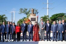 El primer ministro vietnamita, Pham Minh Chinh y su esposa en la cita. (Foto: VNA)