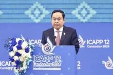 El presidente de la Asamblea Nacional de Vietnam, Tran Thanh Man, habla en el evento. (Foto: VNA)