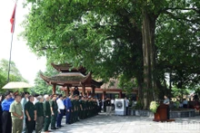 [Foto] Premier vietnamita rinde homenaje a mártires en provincia de Thai Nguyen
