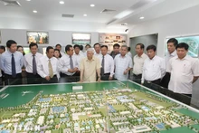 El secretario general del Partido Comunista de Vietnam Nguyen Phu Trong visita el Parque Industrial Vietnam-Singapur I (VSIP I) en la provincia de Binh Duong, el 13 de abril de 2013. (Foto: VNA)