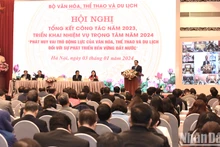 [Foto] Premier vietnamita asiste a conferencia de balance de sector de cultura, deportes y turismo