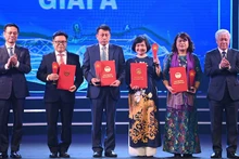 Autores y editores que han ganado el Premio A. (Foto: Nhan Dan)