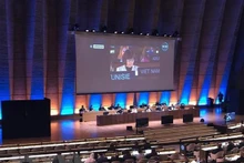 La embajadora Le Thi Hong Van, jefa de la misión de Vietnam ante la UNESCO durante una sesión plenaria de la Asamblea General de la UNESCO. (Foto de ilustración: VNA)