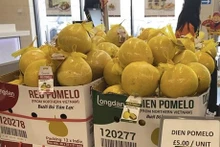 Pomelos Dien en un supermercado en Londres (Fotografía: VNA)