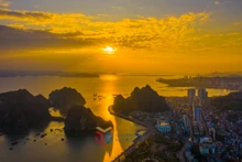 Atardecer en ciudad patrimonial de Ha Long