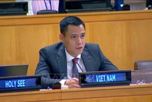 El embajador Dang Hoang Giang, jefe de la misión permanente de Vietnam ante la ONU, pronuncia un discurso en la sesión inaugural y debate general anual de la Comisión de Asuntos Sociales, Humanitarios y Culturales (Foto: VNA)