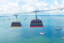 Paseo en teleférico en la Bahía de Ha Long. (Foto: VNA)