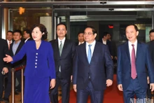 [Foto] Premier vietnamita asiste a Conferencia para desplegar tareas del sector bancario en 2024