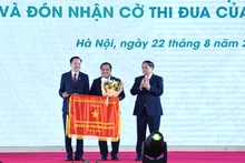 [Foto] Premier asiste al acto por 55 aniversario del Día tradicional de la industria química de Vietnam