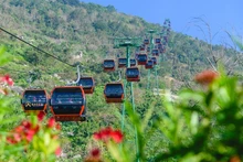 Nueva fisonomía de zona turística de la montaña Ba Den en Vietnam