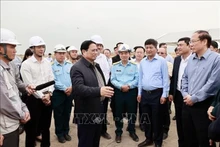 El primer ministro vietnamita, Pham Minh Chinh, realizó una visita de inspeccionar el proyecto de inversión en ampliar el aeropuerto de Dien Bien (Foto:VNA)