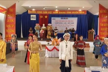 Un programa de intercambio cultural para celebrar los tradicionales festivales del año nuevo de Laos, Bunpimay, y de Camboya, Chol Chnam Thmay (Foto: VNA)