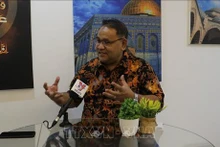 El editor en jefe del diario indonesio Republik Merdeka, Teguh Santosa (Fotografía: VNA)