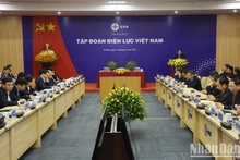 El primer ministro de Vietnam, Pham Minh Chinh, en el encuentro de trabajo con el Grupo nacional de Electricidad. (Foto: VNA)