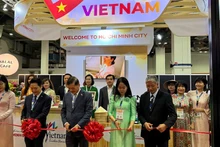 Delegados cortan la cinta de apertura (Foto: Servicio de Turismo de Ciudad Ho Chi Minh)